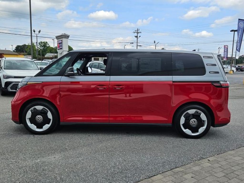 New 2025 Volkswagen ID. Buzz Pro S Plus Minivan/Van
