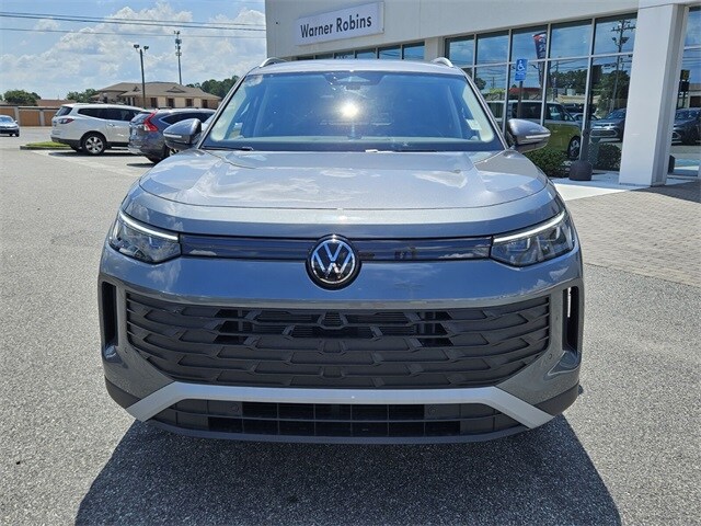 2025 Volkswagen Tiguan SE photo 2