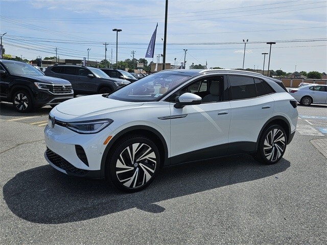 2025 Volkswagen ID.4 Pro Plus photo 3