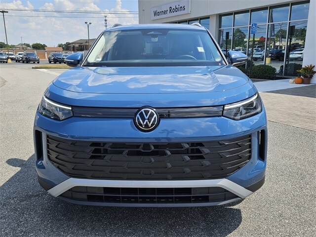 2025 Volkswagen Tiguan SE photo 2