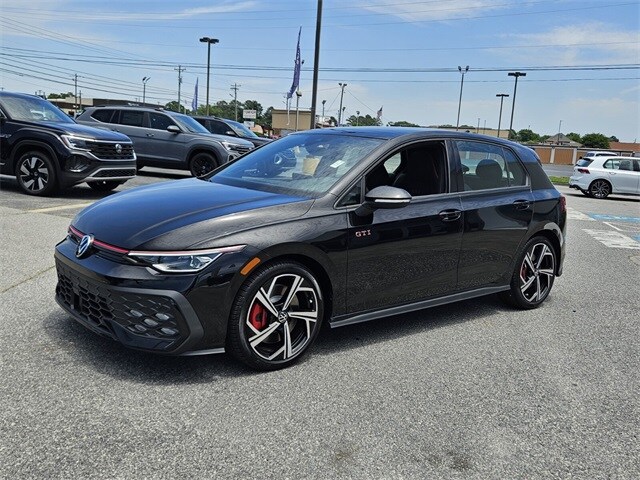 2025 Volkswagen Golf GTI SE photo 3