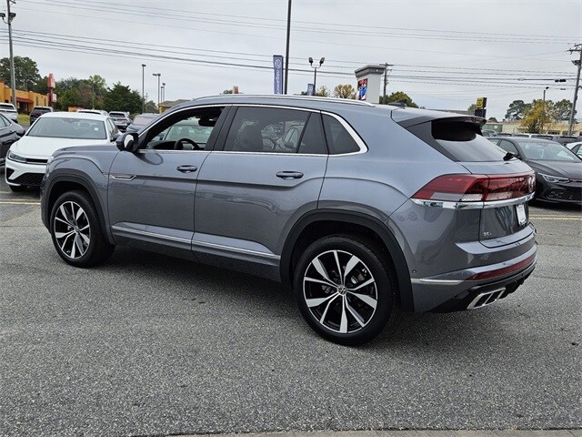 2025 Volkswagen Atlas Cross Sport SEL Premium R-Line photo 2