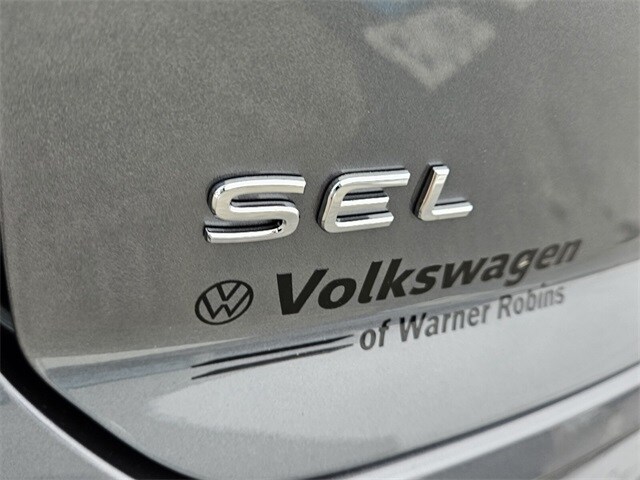 2025 Volkswagen Atlas Cross Sport SEL Premium R-Line photo 3