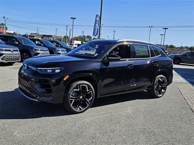 2026 Volkswagen Tiguan SEL R-Line photo 3