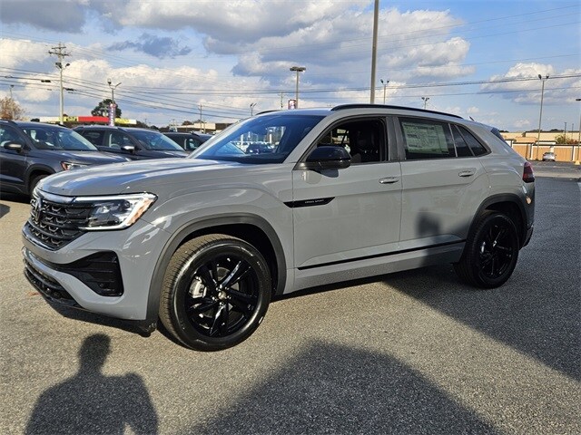 2026 Volkswagen Atlas Cross Sport SEL R-Line photo 3