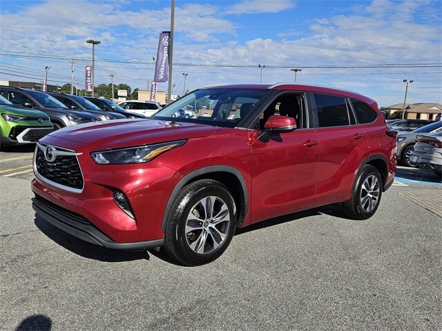 2023 Toyota Highlander XLE photo 3
