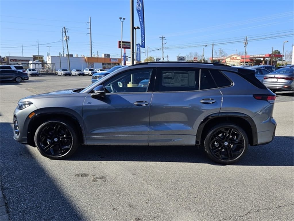 New 2026 Volkswagen Tiguan 2.0T SE R-Line Black SUV