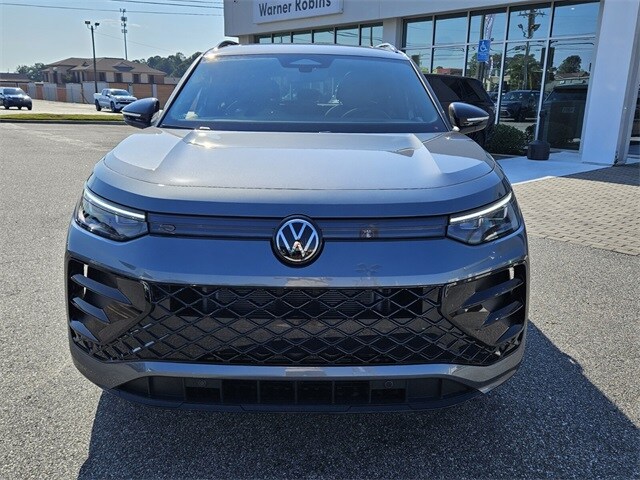 2025 Volkswagen Tiguan SE R-Line Black photo 2