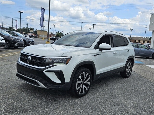 2024 Volkswagen Taos SE photo 3