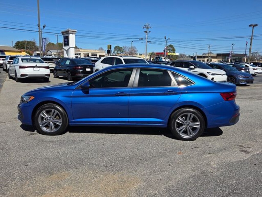 Used 2024 Volkswagen Jetta 1.5T SE Sedan