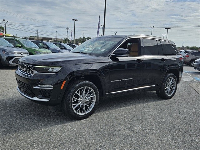 2023 Jeep Grand Cherokee Summit photo 3