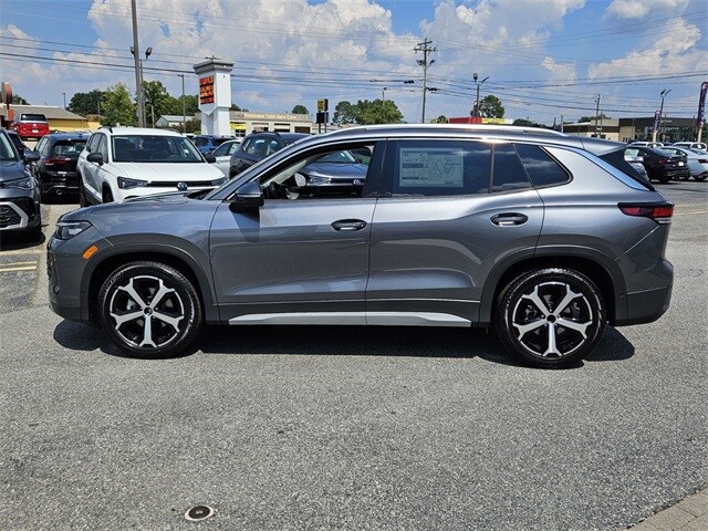 2025 Volkswagen Tiguan SE photo 4