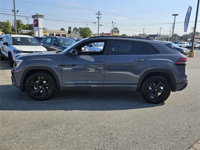 2026 Volkswagen Atlas Cross Sport SEL R-Line photo 4