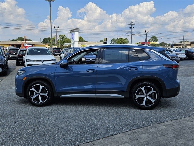 2025 Volkswagen Tiguan SE photo 4