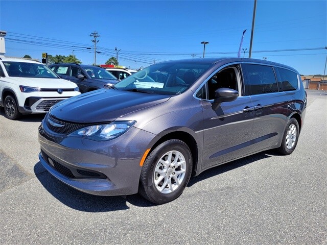 2023 Chrysler Voyager LX photo 2
