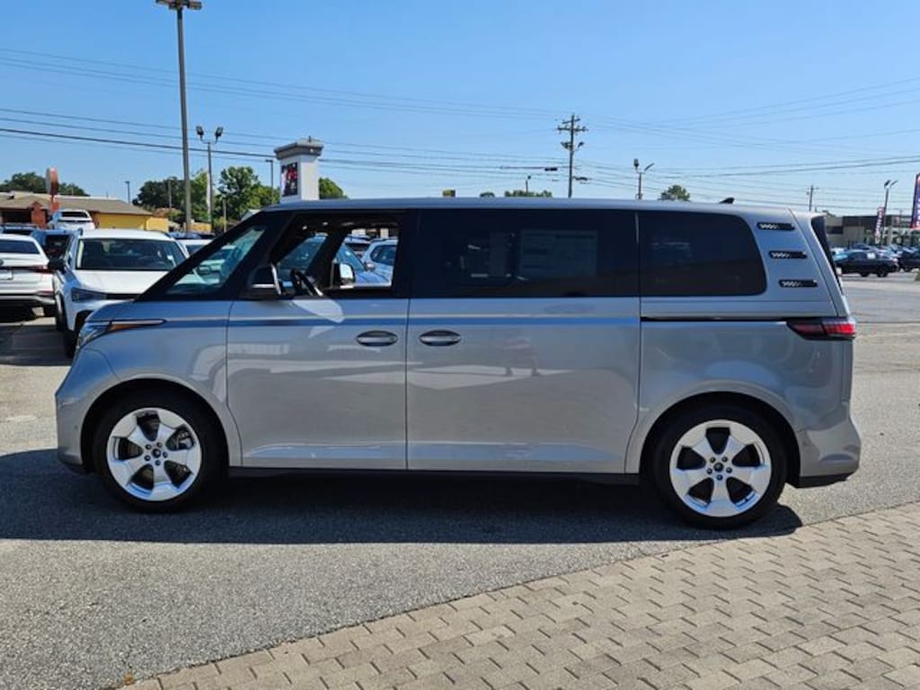 New 2025 Volkswagen ID. Buzz Pro S Plus Minivan/Van