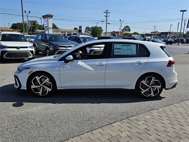 2025 Volkswagen Golf GTI SE photo 4