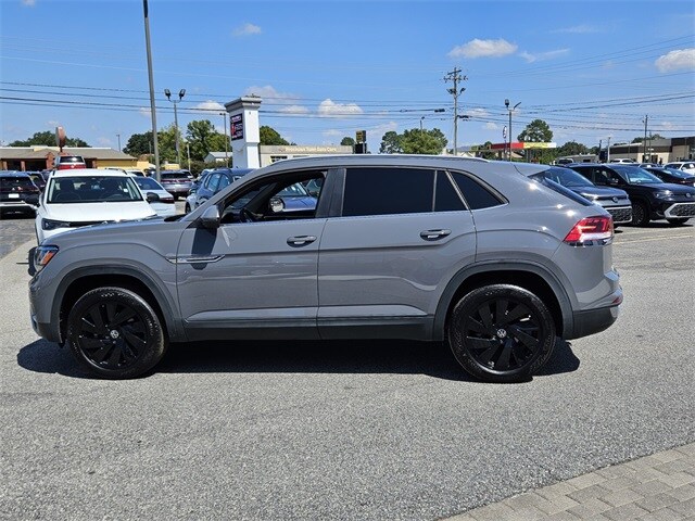 2022 Volkswagen Atlas Cross Sport V6 SE Technology photo 3