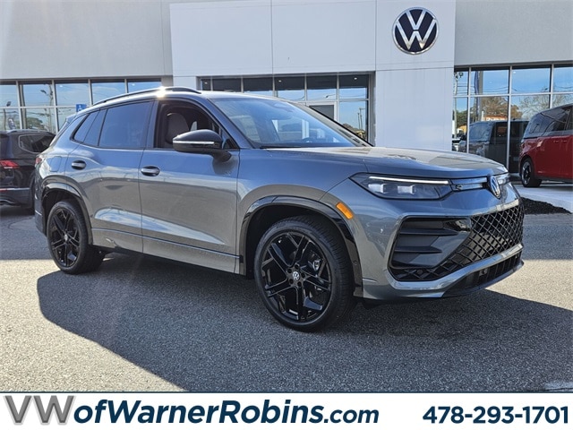 2026 Volkswagen Tiguan SE R-LINE BLACK's photo