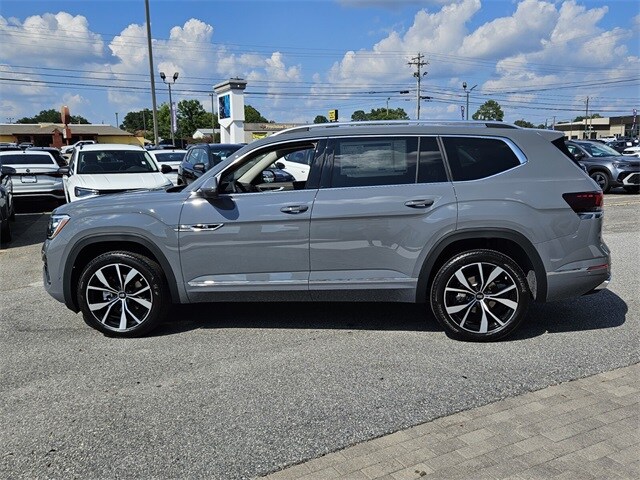 2026 Volkswagen Atlas SEL Premium R-Line photo 4