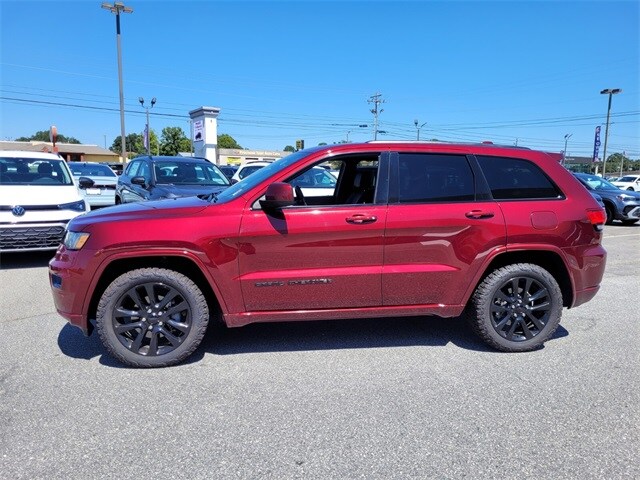 2019 Jeep Grand Cherokee Laredo Altitude photo 4