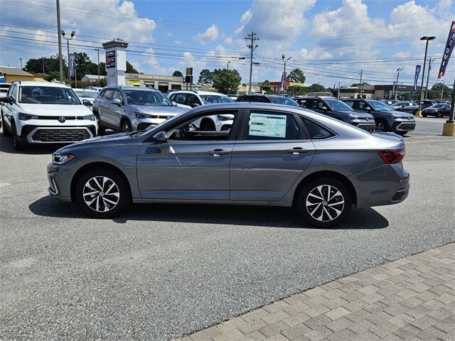 2025 Volkswagen Jetta 1.5T S photo 3