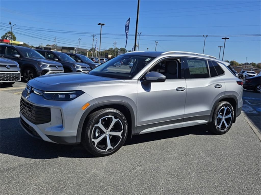 New 2026 Volkswagen Tiguan 2.0T SE SUV
