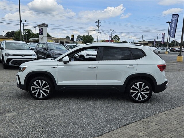 2024 Volkswagen Taos SE photo 4