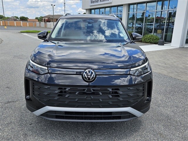 2025 Volkswagen Tiguan SE photo 2