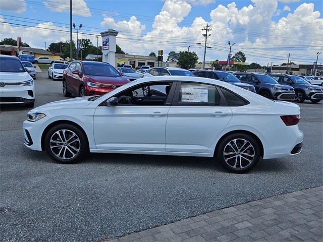 2025 Volkswagen Jetta 1.5T Sport photo 4