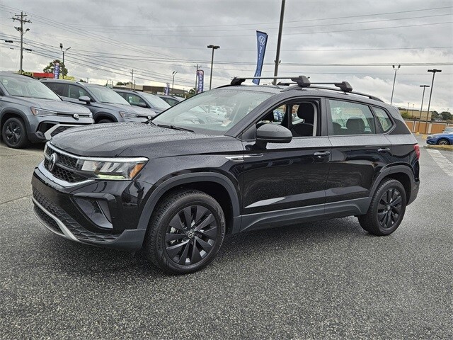 2022 Volkswagen Taos S photo 2