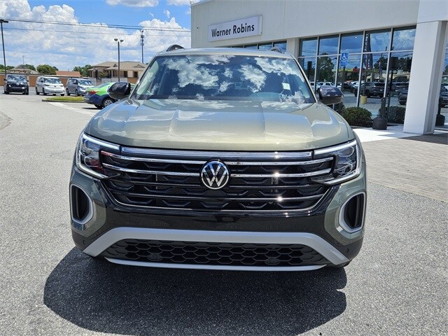 2025 Volkswagen Atlas SE Technology Peak Edition photo 2