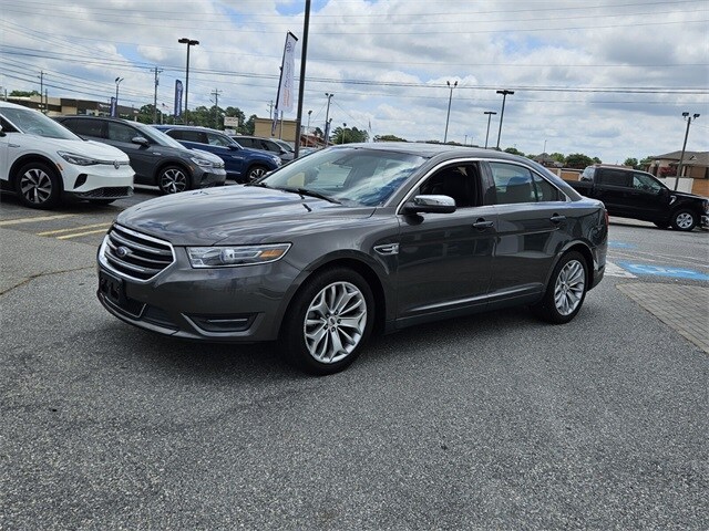 2017 Ford Taurus Limited photo 3