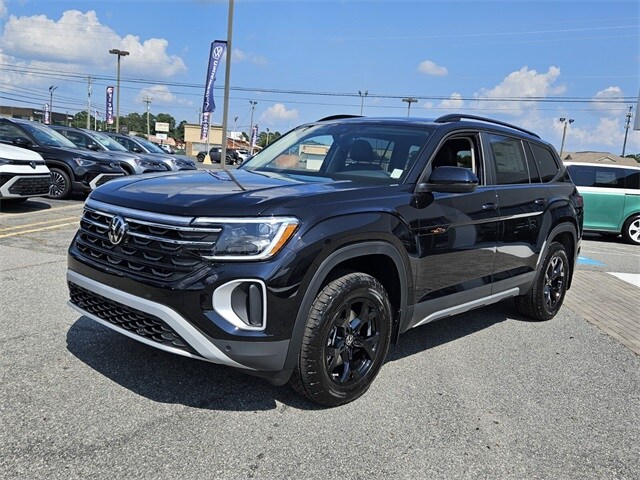 2026 Volkswagen Atlas Peak Edition SE photo 3
