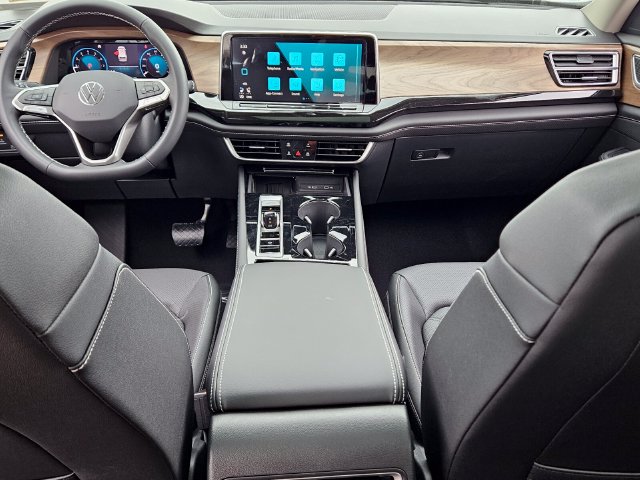 2026 Volkswagen Atlas SE w/Tech - Photo 8