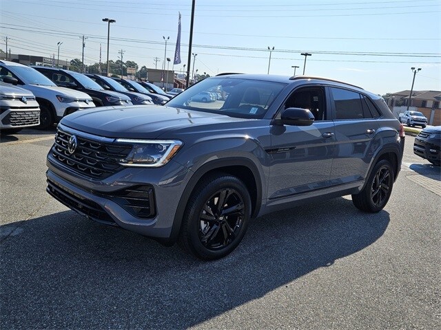 2026 Volkswagen Atlas Cross Sport SEL R-Line photo 3
