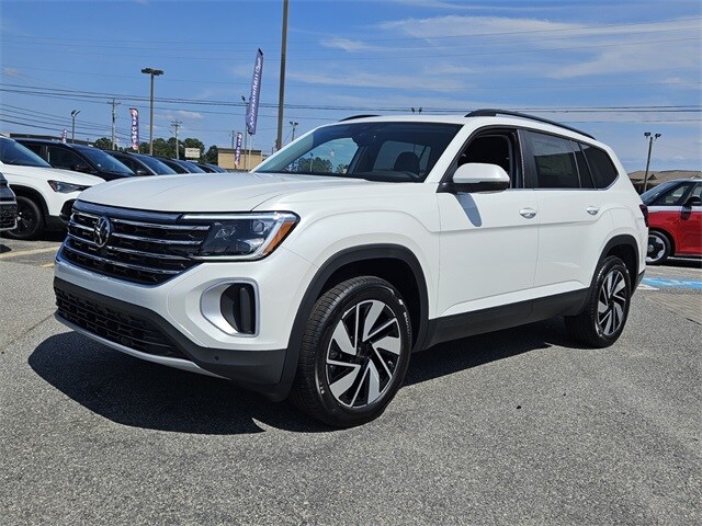 2026 Volkswagen Atlas SE photo 2