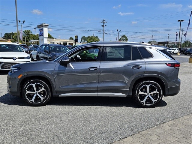 2025 Volkswagen Tiguan SE photo 2