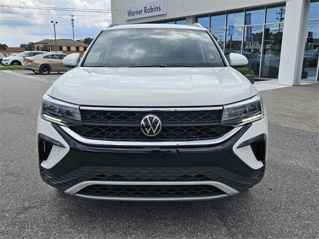 2024 Volkswagen Taos SE photo 2