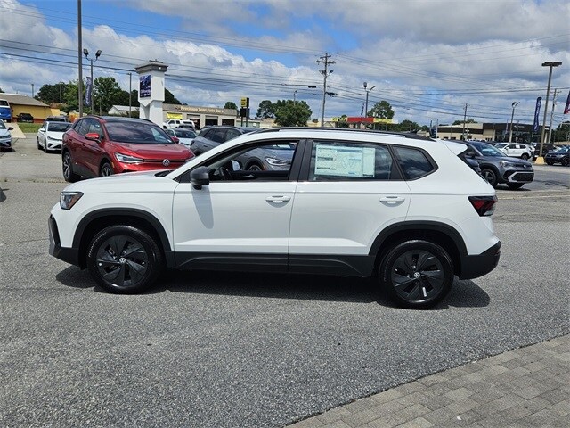 2025 Volkswagen Taos S photo 3