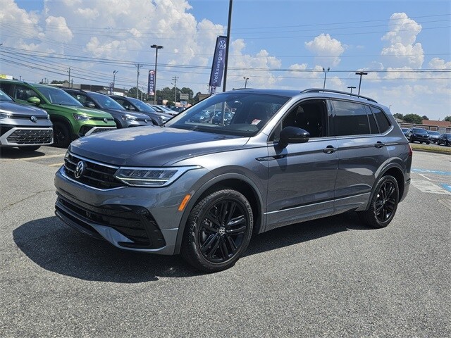 2022 Volkswagen Tiguan SE R-Line Black photo 3