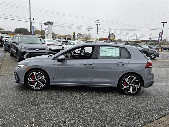 2026 Volkswagen Golf GTI SE photo 4