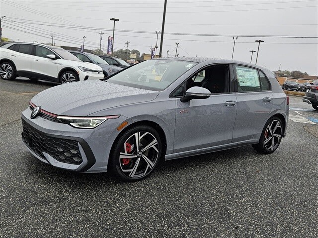 2026 Volkswagen Golf GTI SE photo 3