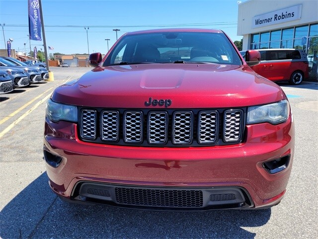2019 Jeep Grand Cherokee Laredo Altitude photo 2