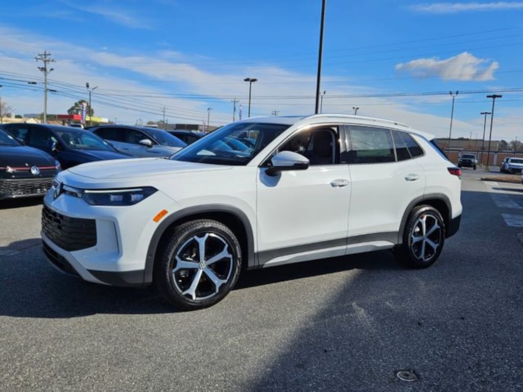 New 2026 Volkswagen Tiguan 2.0T SE SUV