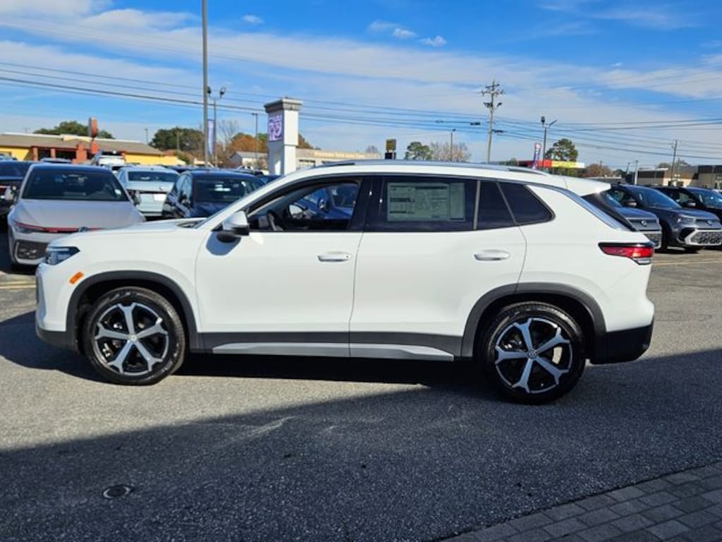 New 2026 Volkswagen Tiguan 2.0T SE SUV