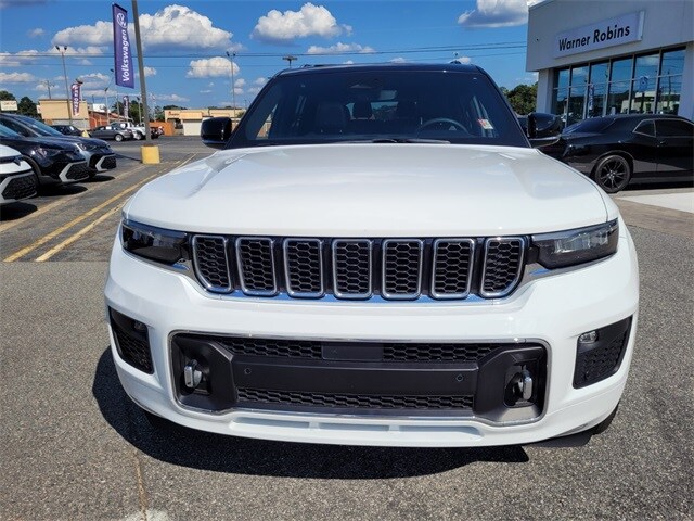 2024 Jeep Grand Cherokee Overland photo 2