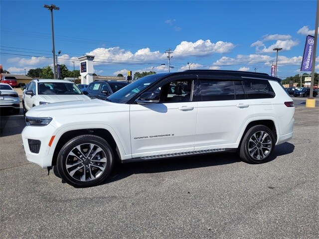 2024 Jeep Grand Cherokee Overland photo 4