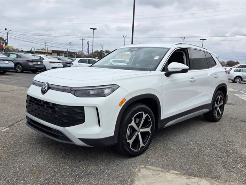Used 2025 Volkswagen Tiguan 2.0T SE SUV