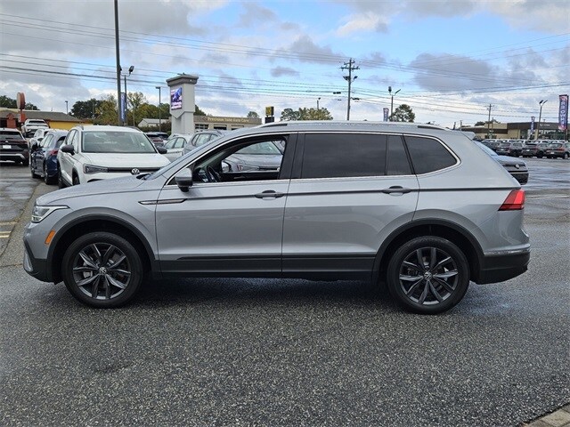 2023 Volkswagen Tiguan SE photo 3